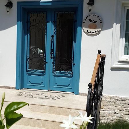 Clementin Suits Siğacık Bagian luar foto