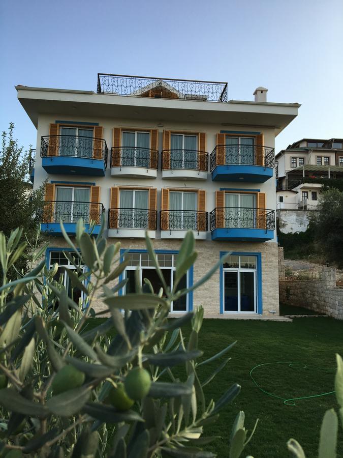 Clementin Suits Siğacık Bagian luar foto
