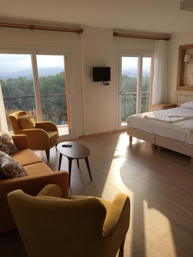 Clementin Suits Siğacık Bagian luar foto