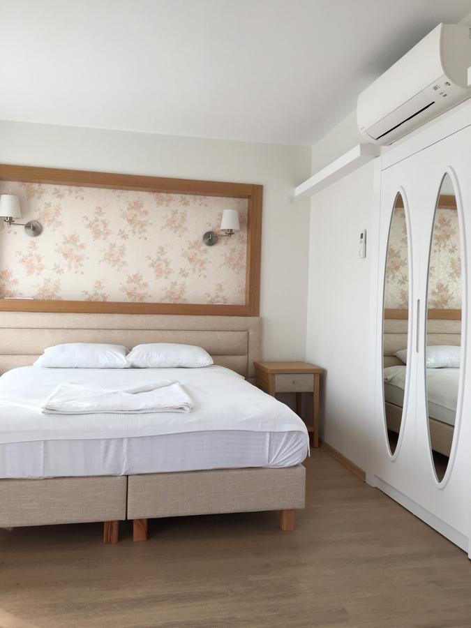Clementin Suits Siğacık Bagian luar foto