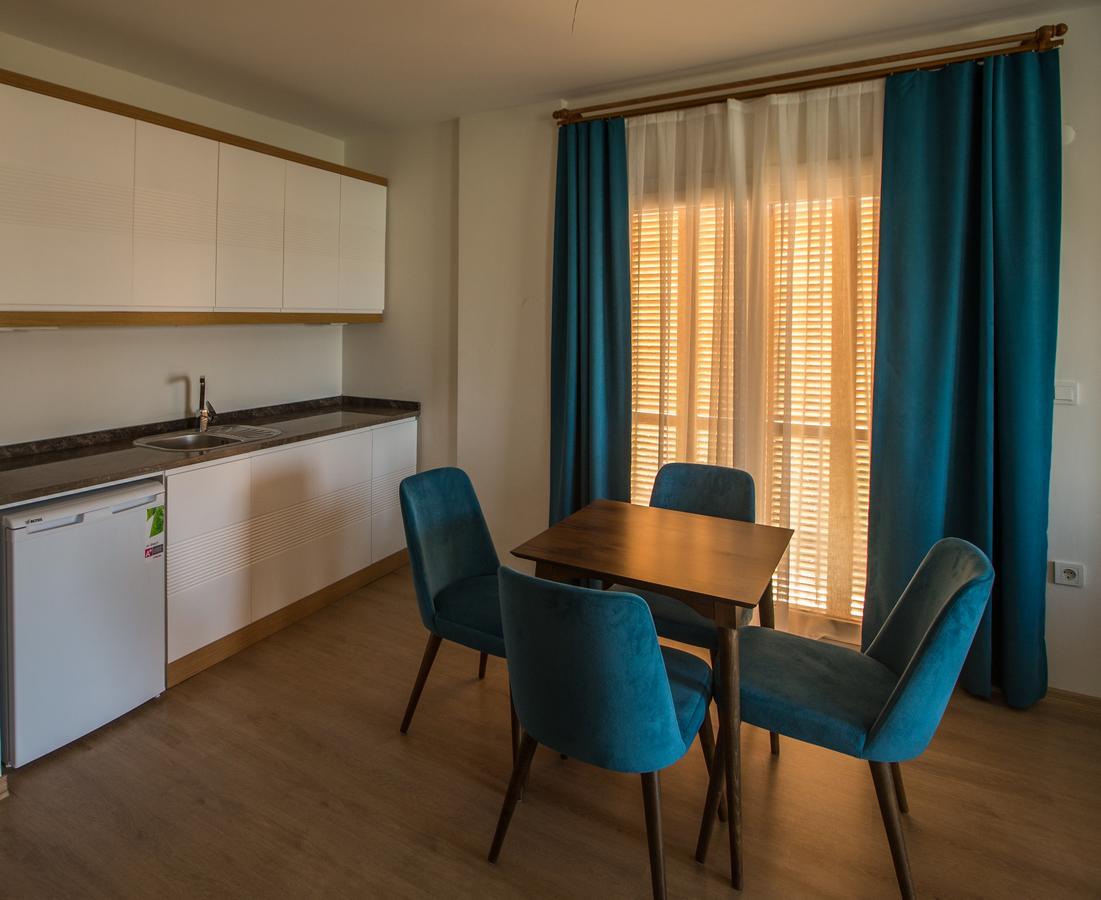 Clementin Suits Siğacık Bagian luar foto