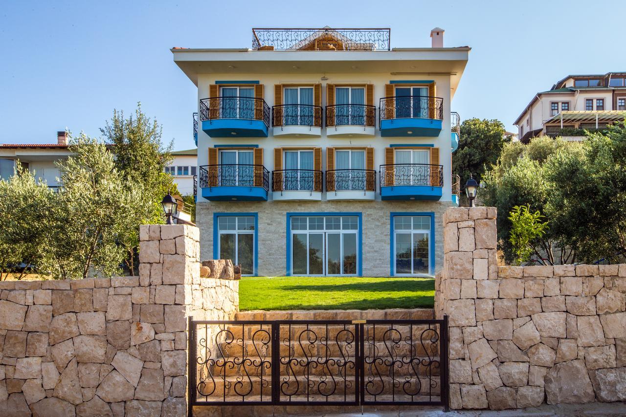 Clementin Suits Siğacık Bagian luar foto