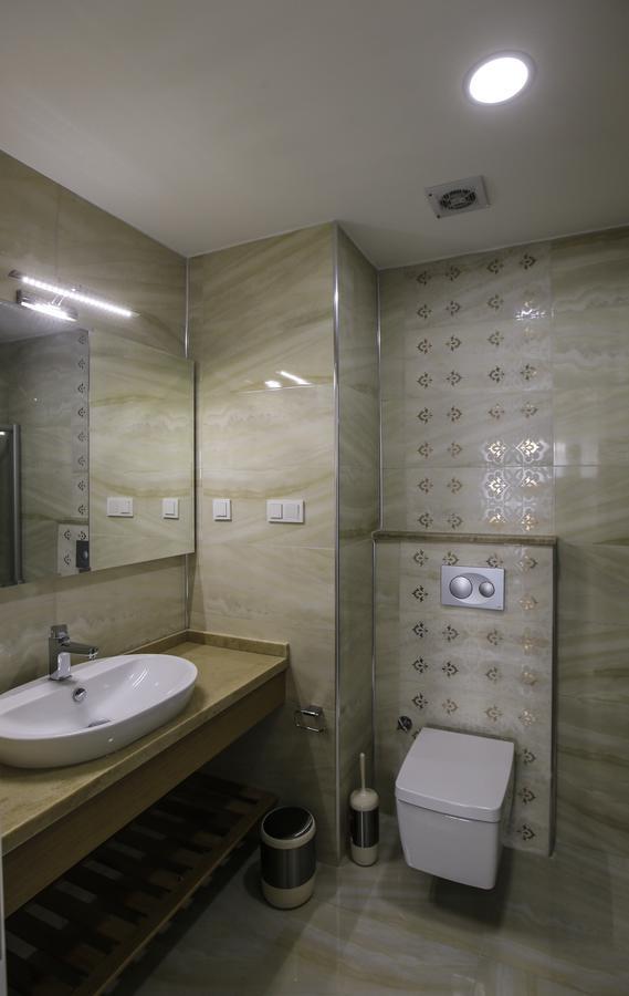 Clementin Suits Siğacık Bagian luar foto