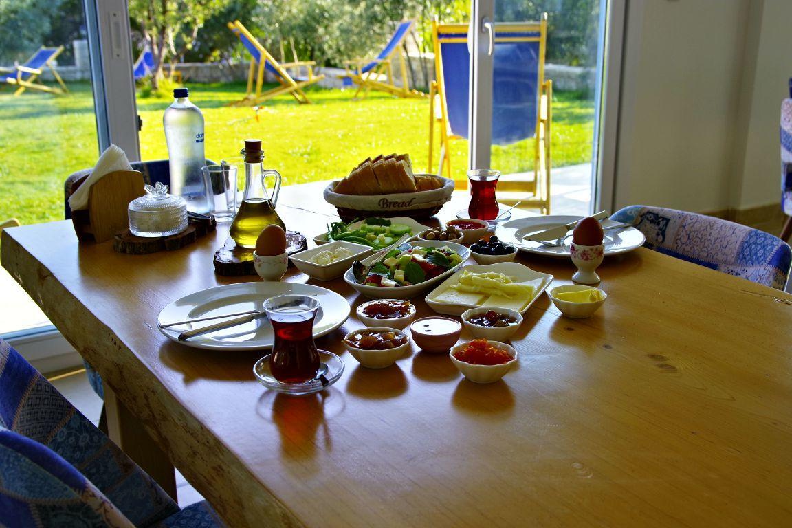 Clementin Suits Siğacık Bagian luar foto